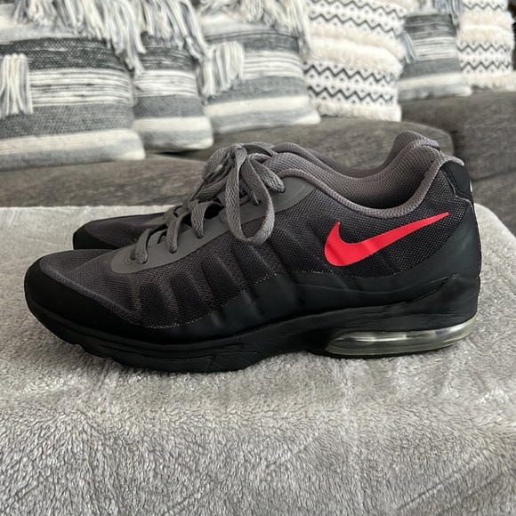 Nike Air Max Torch 4 – Size 9 | Black & Red | Great Condition